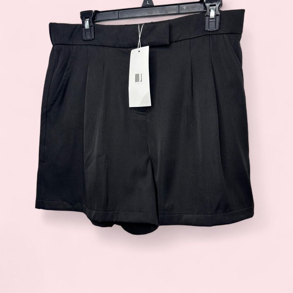 Women's XL Black Pleated High Waist Shorts Button Zip Closure Tailored NWT